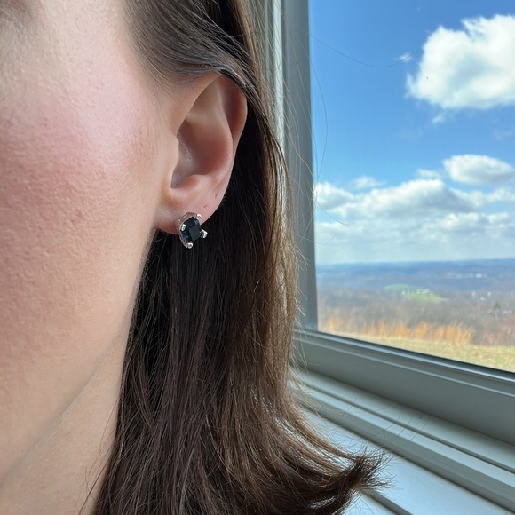 ANNALEECE Emerald cut, blue stone earrings - Picture 2 of 3